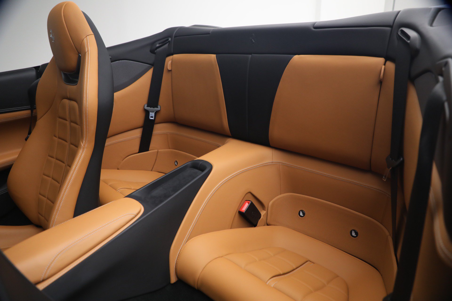 Certified 2019 Ferrari Portofino RWD image 17