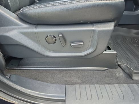 Used 2022 Ford F250 Lariat w/ Lariat Ultimate Package AWD/4WD image 32