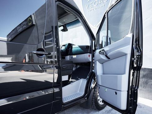 Used 2017 Mercedes-Benz Sprinter 3500 image 18