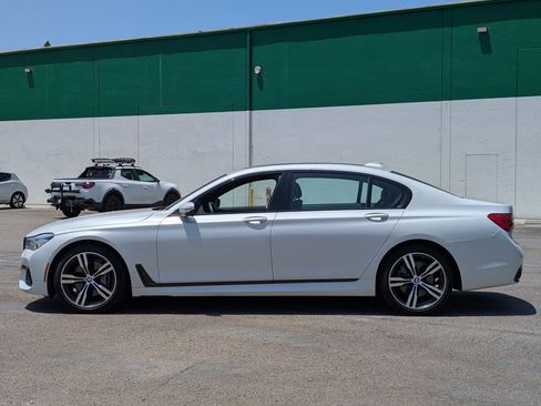 Used 2018 BMW 740i image 4