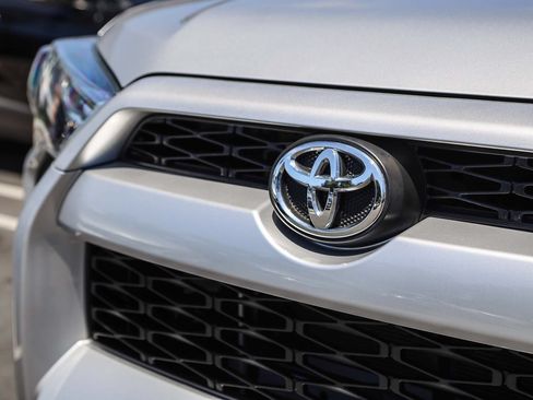 Certified 2019 Toyota 4Runner SR5 w/ Convenience Package RWD image 11