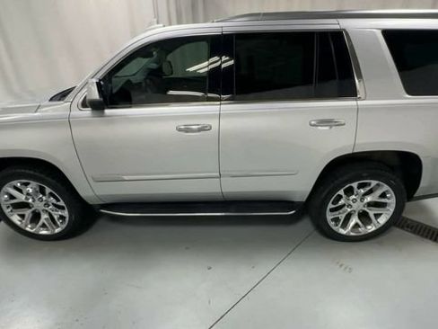 Used 2020 Cadillac Escalade Premium Luxury AWD/4WD image 5