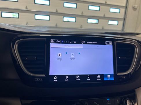 Used 2023 Chrysler Pacifica Touring-L FWD image 21