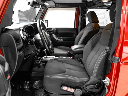 Used 2013 Jeep Wrangler Rubicon w/ Dual Top Group AWD/4WD image 29