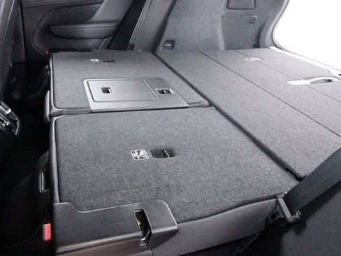 Certified 2023 Volvo XC40 B5 Plus w/ Protection Package Premier image 33