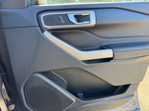 Certified 2022 Ford Explorer XLT RWD image 22