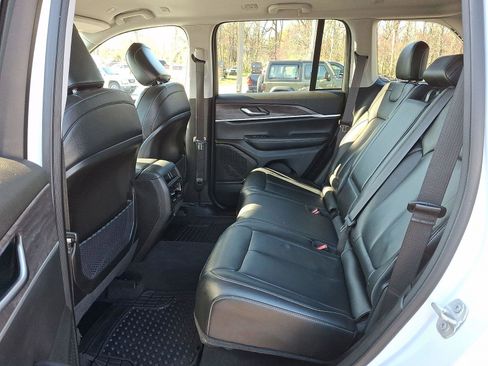 Certified 2023 Jeep Grand Cherokee Limited image 10