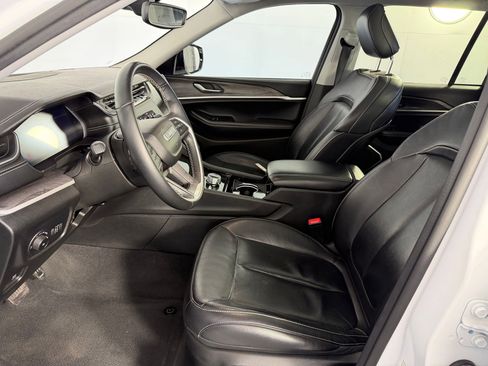 Used 2022 Jeep Grand Cherokee Limited image 5