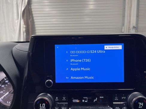 Used 2024 Toyota Highlander XLE image 32