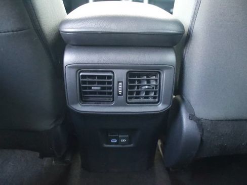 Used 2022 Toyota RAV4 XLE AWD/4WD image 12