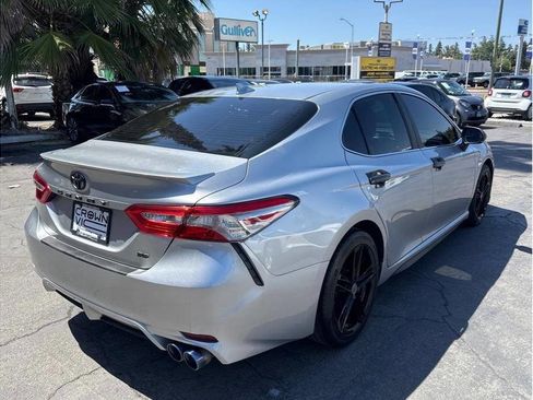 Used 2018 Toyota Camry SE w/ Audio Package FWD image 3
