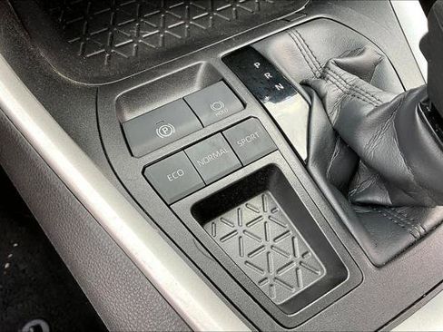 Certified 2025 Toyota RAV4 XLE FWD image 32