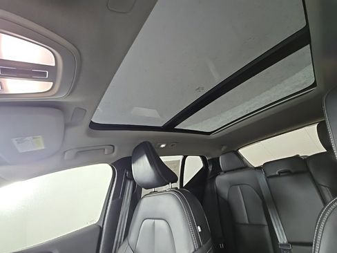 Certified 2024 Volvo XC40 B5 Plus w/ Protection Package Premier image 30