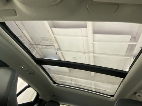 Used 2025 Volvo XC40 B5 Plus image 28