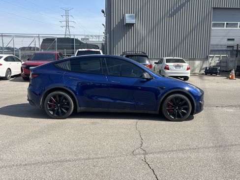 Used 2021 Tesla Model Y Long Range image 8
