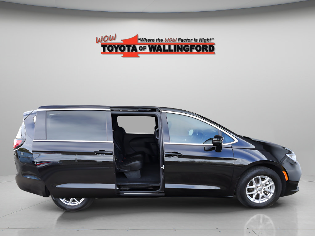 Used 2025 Chrysler Pacifica Select FWD image 15