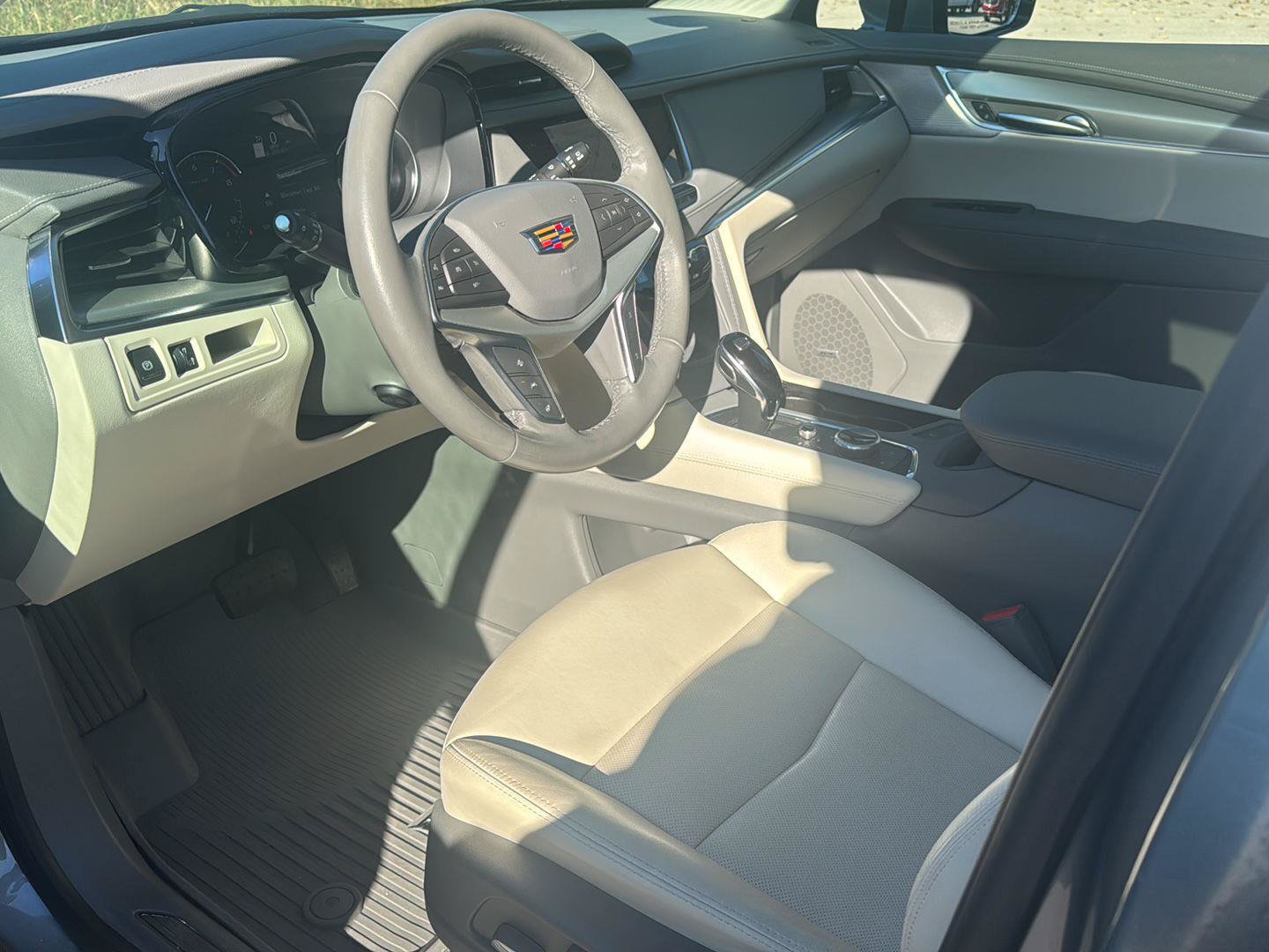 Used 2024 Cadillac XT5 Premium Luxury w/ LPO, Floor Liner Package AWD/4WD image 11