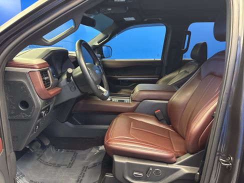 Used 2024 Ford Expedition Limited RWD image 12