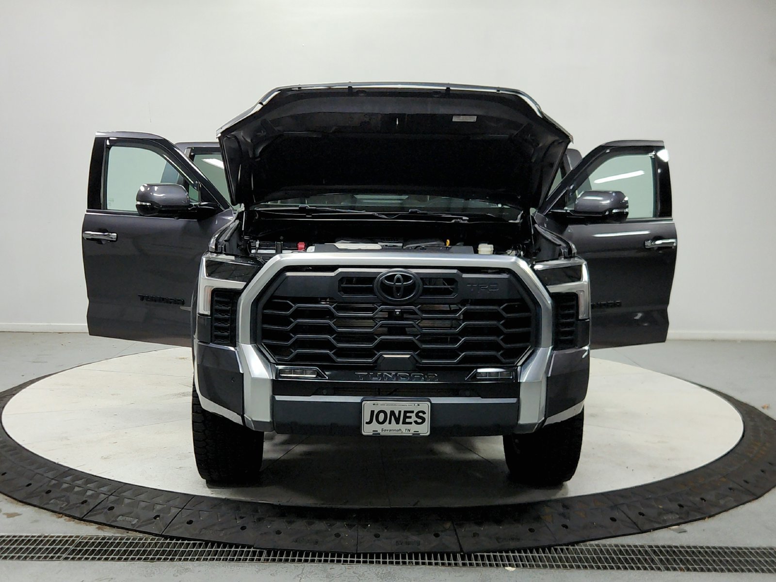 Used 2022 Toyota Tundra Limited w/ TRD Off-Road Package AWD/4WD image 11