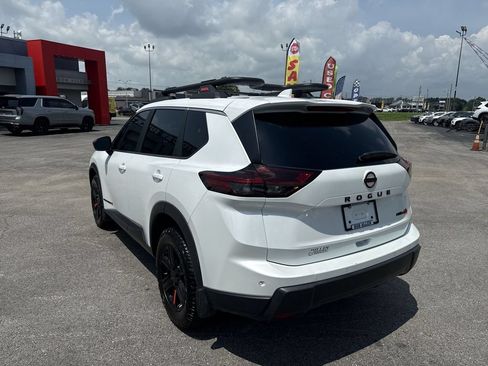 Used 2025 Nissan Rogue SV AWD/4WD image 12