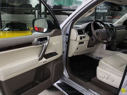 Used 2015 Lexus GX 460 Luxury w/ Preferred Accessory Package AWD/4WD image 9