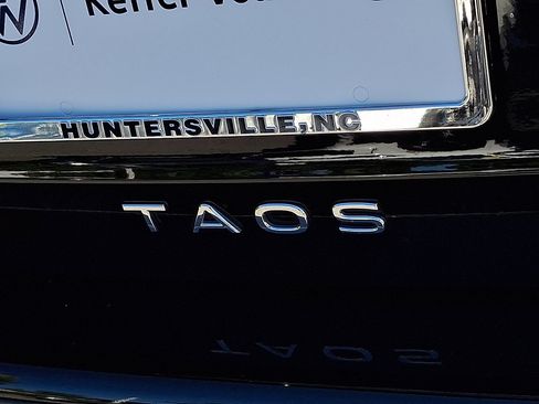 Used 2023 Volkswagen Taos SE w/ Panoramic Sunroof Package FWD image 30