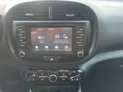 Used 2020 Kia Soul LX FWD image 14