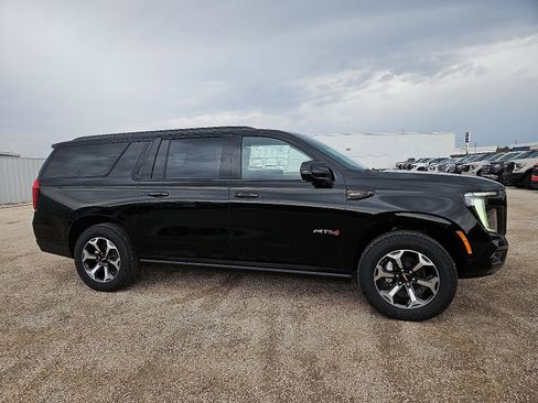 New 2026 GMC Yukon XL AT4 Ultimate w/ LPO, Illumination Package image 6