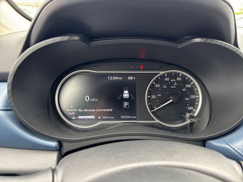 Used 2025 Nissan Versa SV FWD image 38