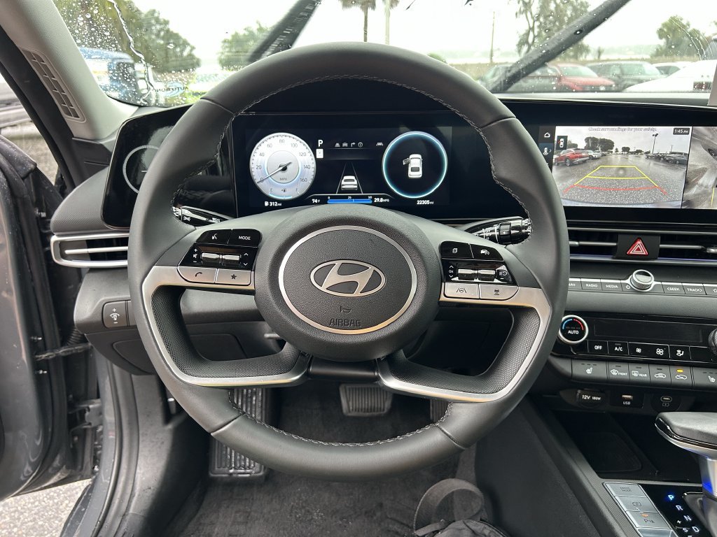 Certified 2024 Hyundai Elantra Limited FWD image 32