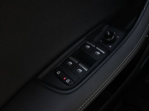 Used 2024 Audi Q8 Prestige w/ Prestige Package AWD/4WD image 9