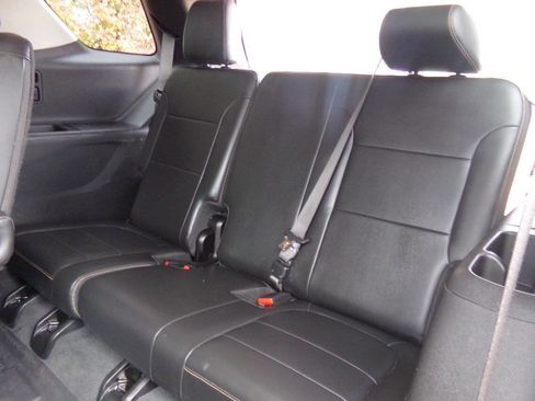 Used 2021 Chevrolet Traverse Premier w/ Redline Edition image 12