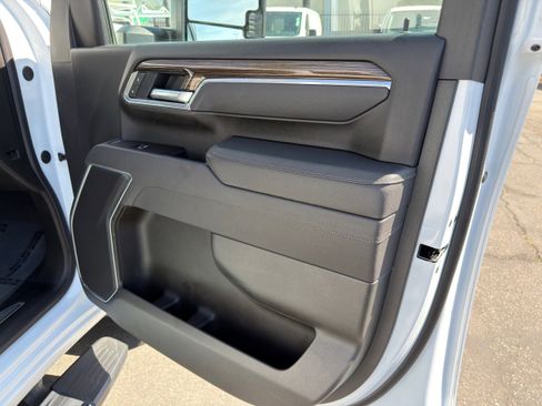 Used 2025 Chevrolet Silverado 2500 LT w/ Convenience Package image 11