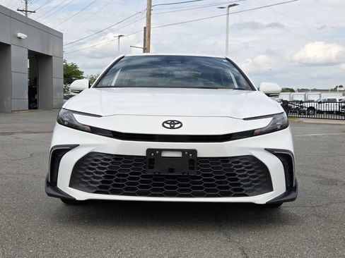 Used 2025 Toyota Camry SE w/ Convenience Package FWD image 8