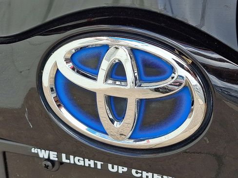 Used 2021 Toyota Prius Prime XLE image 28