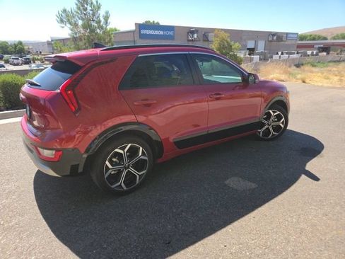 Used 2023 Kia Niro EX Touring FWD image 4