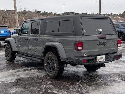 Used 2022 Jeep Gladiator Sport image 7