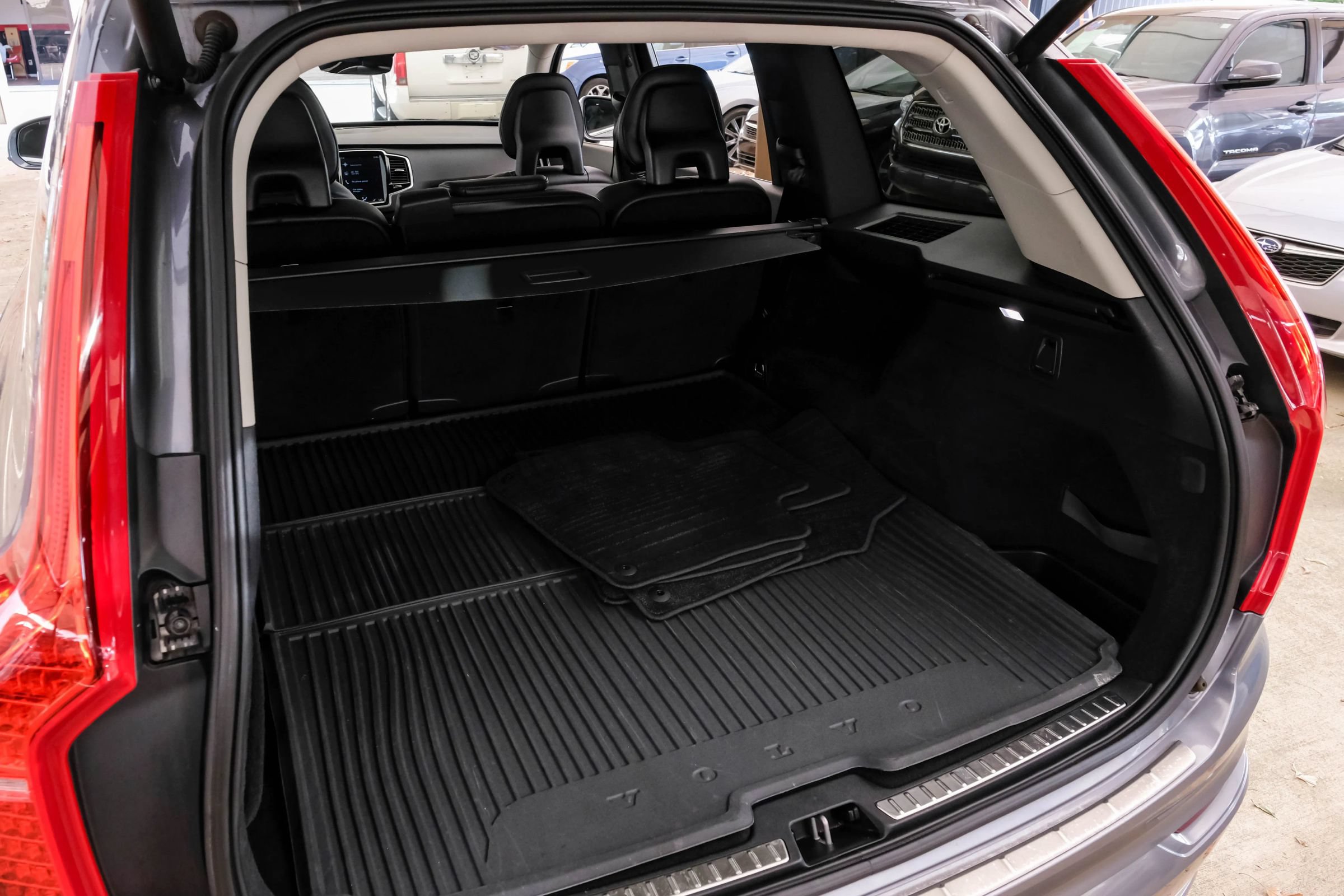Used 2017 Volvo XC90 T5 Momentum w/ Vision Package FWD image 55