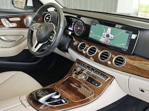 Used 2019 Mercedes-Benz E 300 4MATIC image 34
