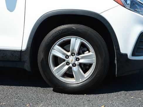 Used 2018 Chevrolet Trax LT w/ LT Convenience Package FWD image 5
