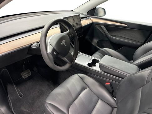 Certified 2023 Tesla Model Y Long Range AWD/4WD image 9