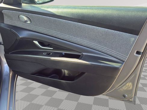Certified 2024 Hyundai Elantra Limited FWD image 9