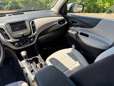 Used 2022 Chevrolet Equinox LT FWD image 10