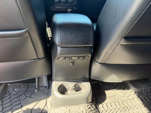 Used 2017 Jeep Wrangler Unlimited Sahara AWD/4WD image 17