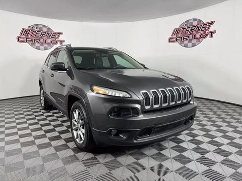 Used 2018 Jeep Cherokee Limited AWD/4WD image 9