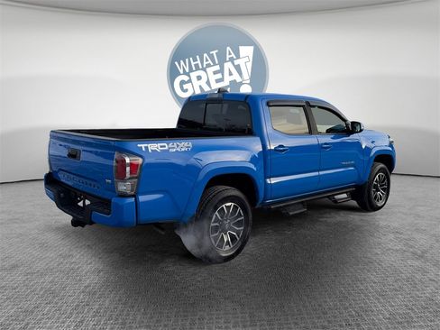 Used 2020 Toyota Tacoma TRD Sport image 3