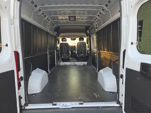 Used 2025 RAM ProMaster 2500 w/ Convenience Group FWD image 9