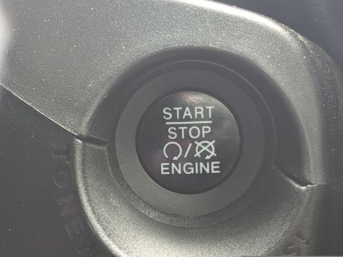 Used 2017 Jeep Renegade Sport w/ Power & Air Group FWD image 39