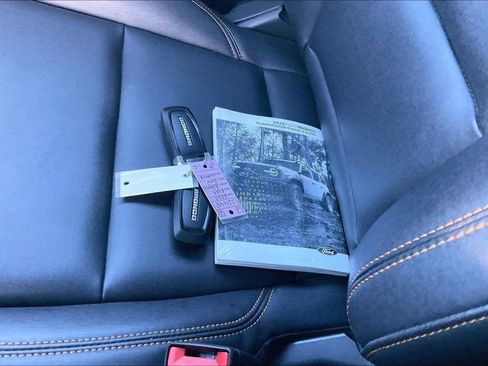 Used 2023 Ford Bronco Badlands image 10