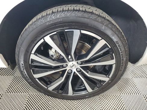 Used 2025 Volvo XC60 B5 Plus image 13